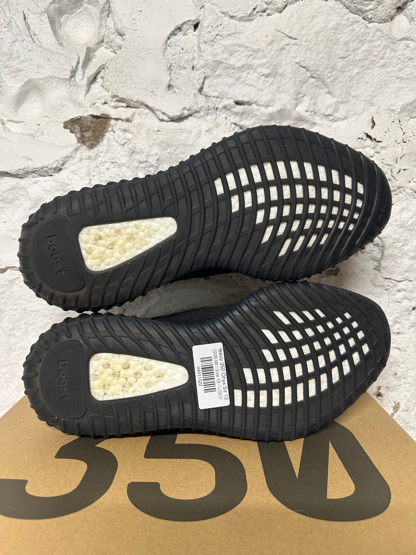 Yeezy 350 V2 Onyx Sz 12