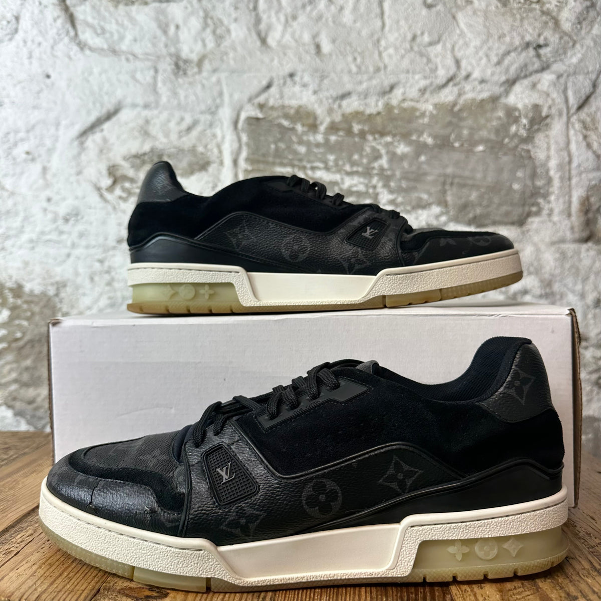 Louis Vuitton Graphite Trainer Sneaker Sz 9.5 (8LV)