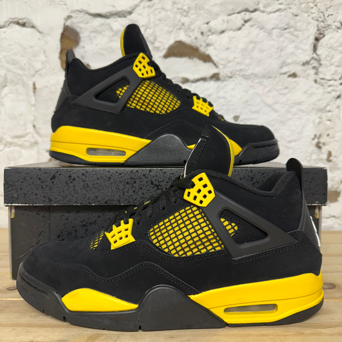 Air Jordan 4 Thunder (2023) Sz 9.5