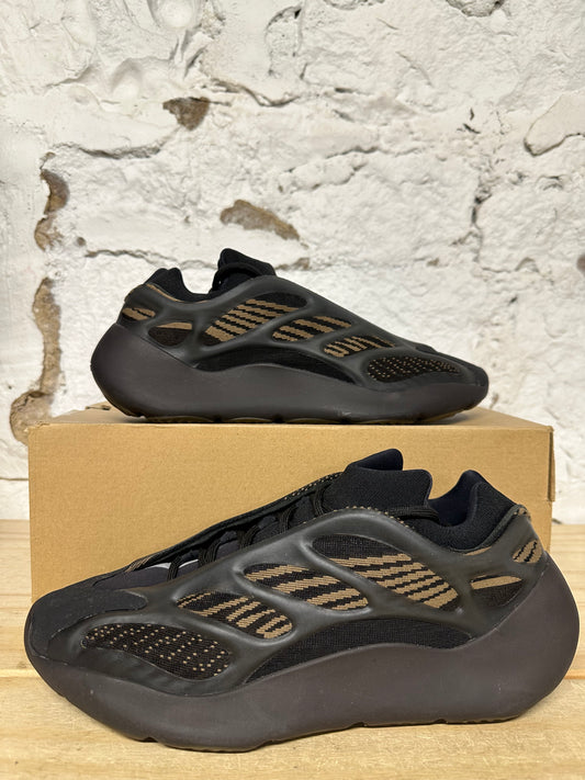 Yeezy 700 V3 Clay Brown Sz 10.5