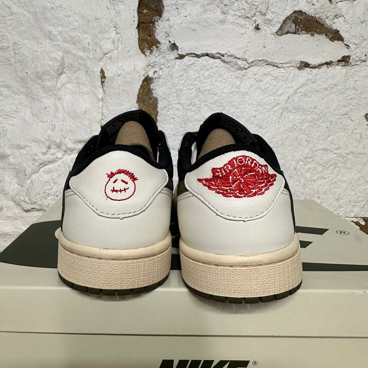 Air Jordan 1 Low Travis Scott Olive Sz 6 (7.5W)
