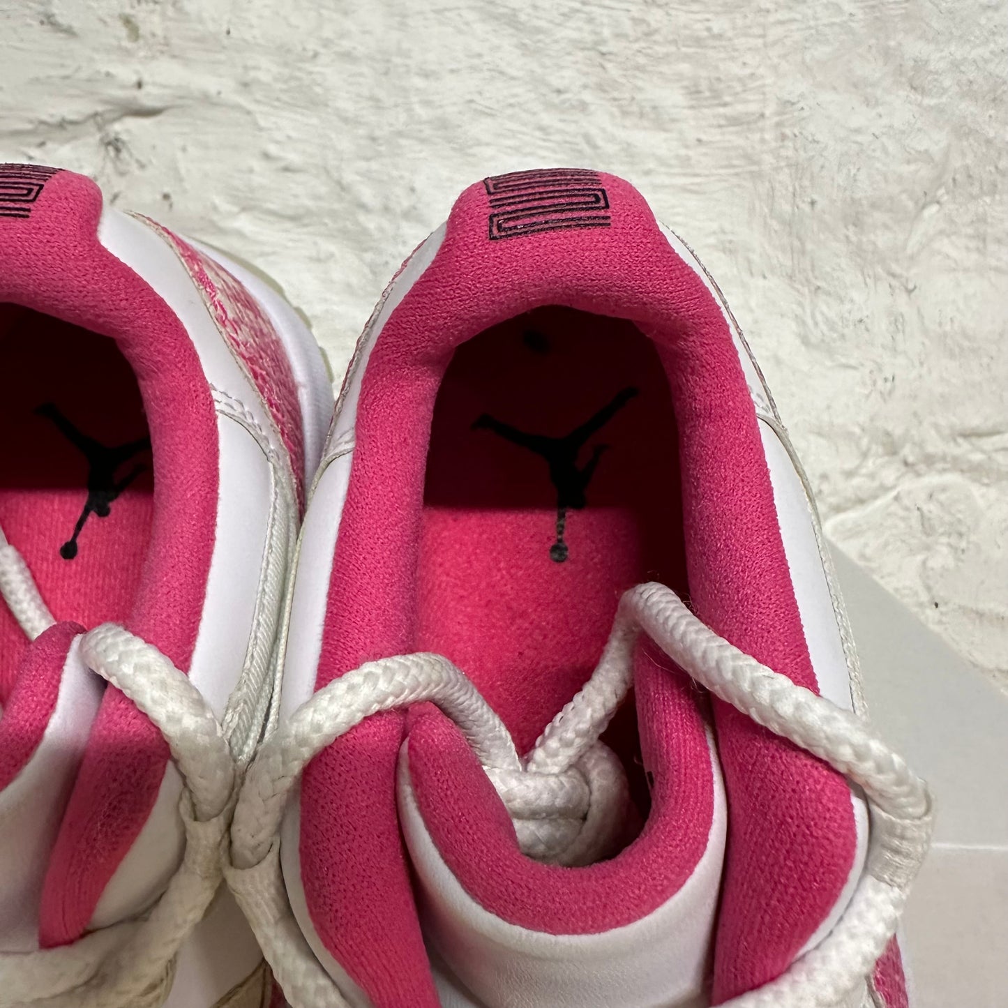Air Jordan 11 Low Pink Snakeskin Sz 6 (7.5W)