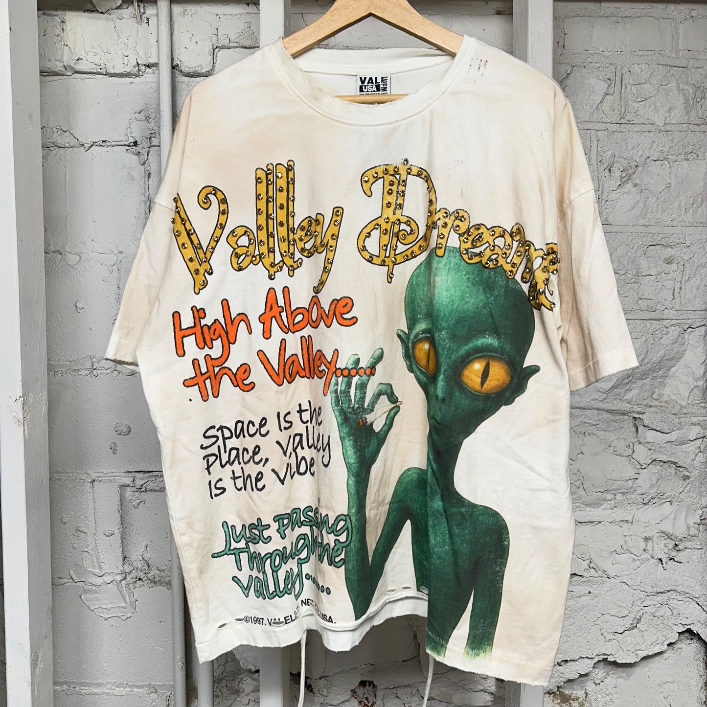 Vale Alien Passing Through Cream T-Shirt Sz L
