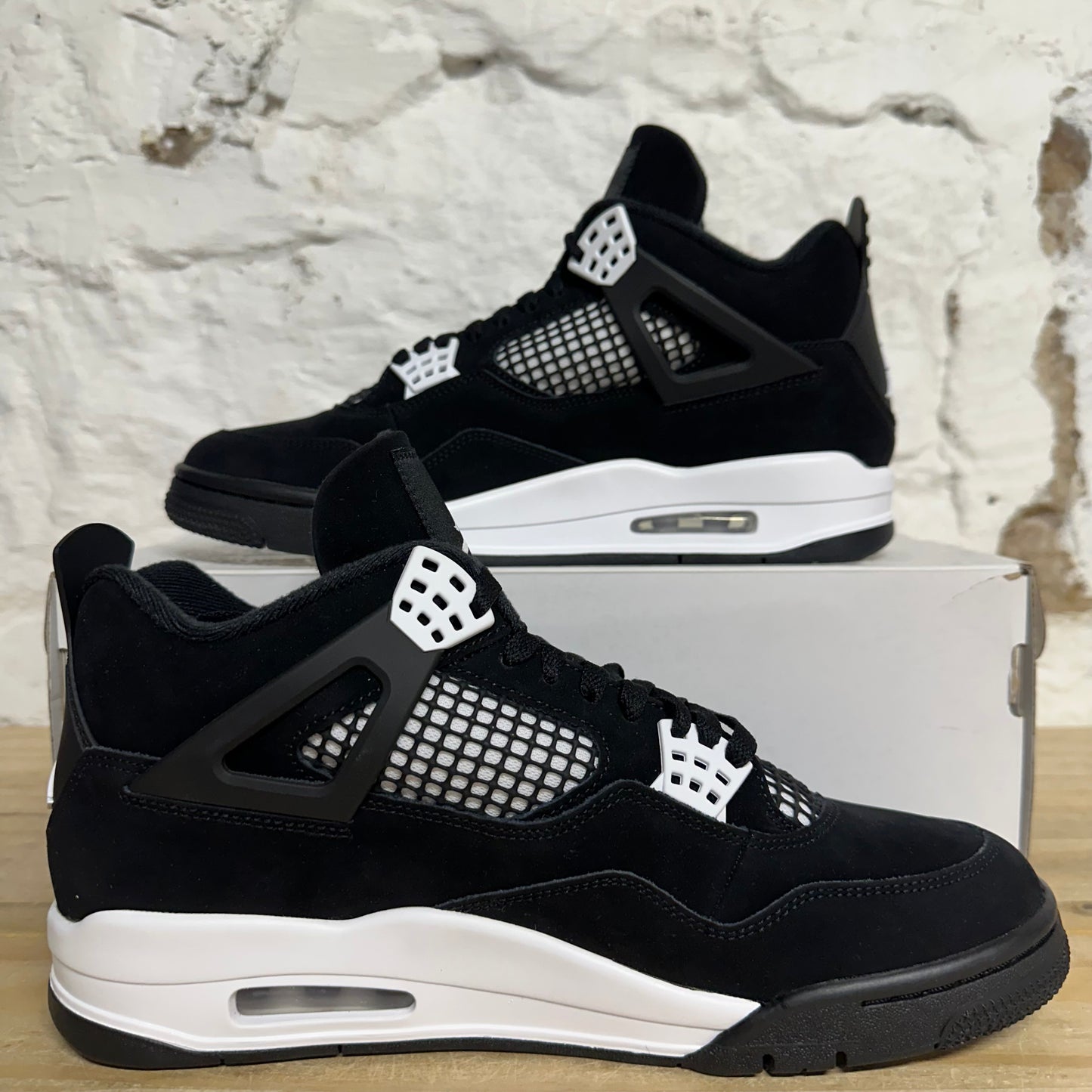 Air Jordan 4 White Thunder Sz 10.5 DS