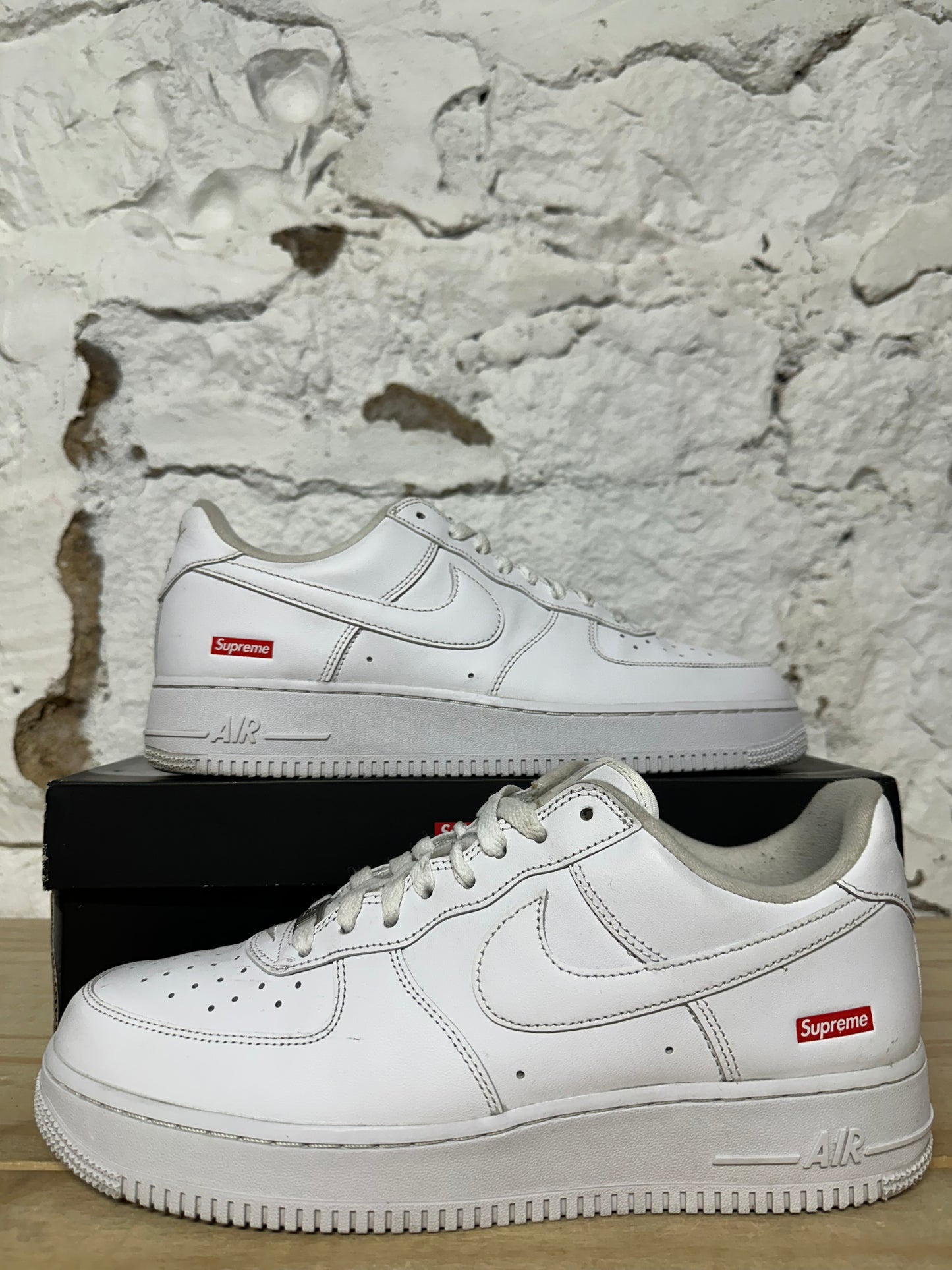 Nike Air Force 1 Low Supreme White Sz 10