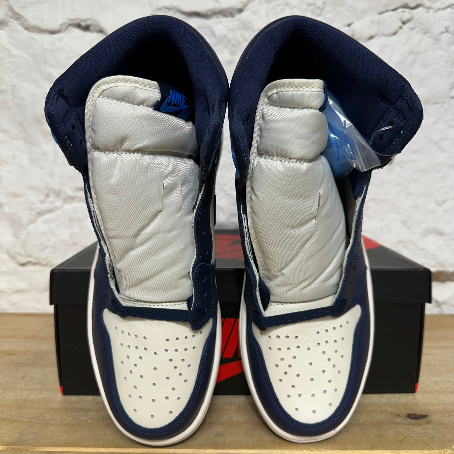 Air Jordan 1 High Obsidian Sz 9.5 DS