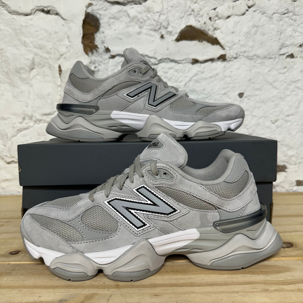 New Balance 9060 Silver Metallic Grey Sz 8.5