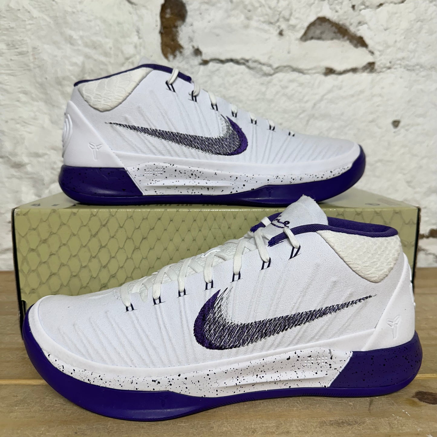 Nike Kobe AD Mid Baseline White Court Purple Sz 10.5 DS