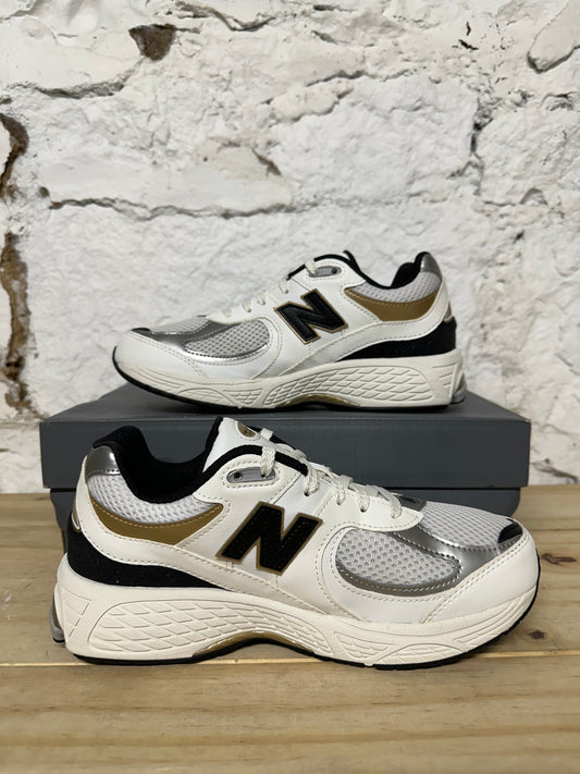 New Balance 2002 White Black Gold Sz 6