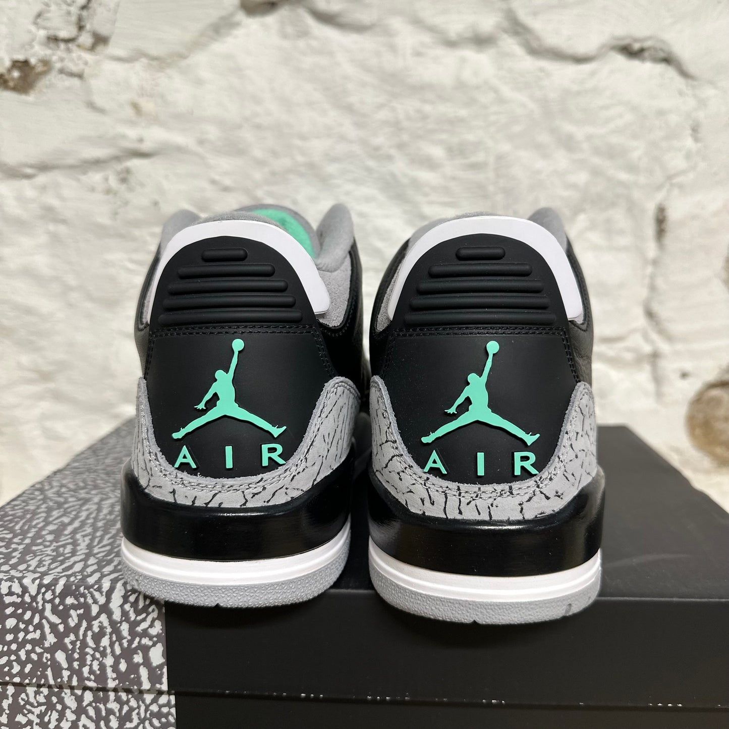 Air Jordan 3 Green Glow Sz 9 DS