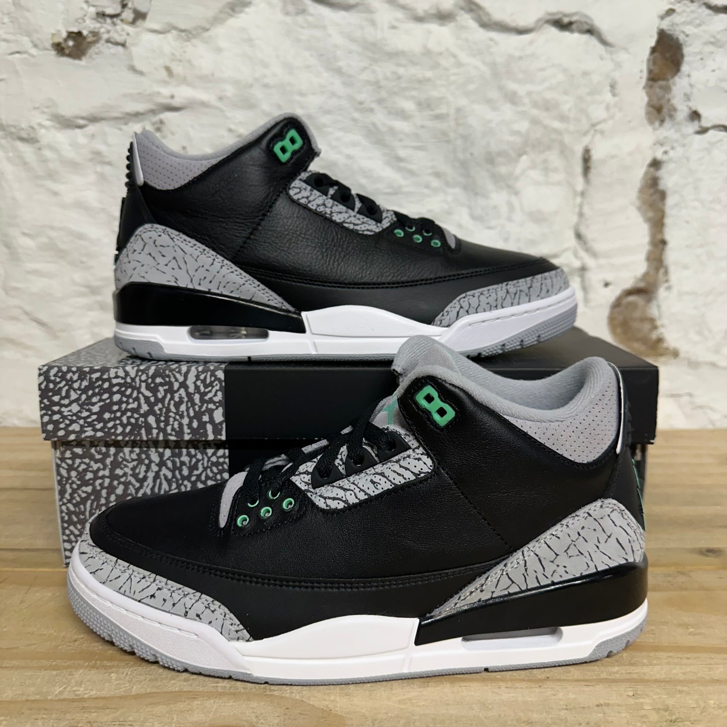 Air Jordan 3 Green Glow Sz 9 DS