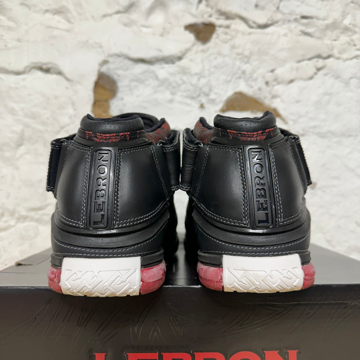 Nike LeBron Zoom 2 Black Crimson Sz 10
