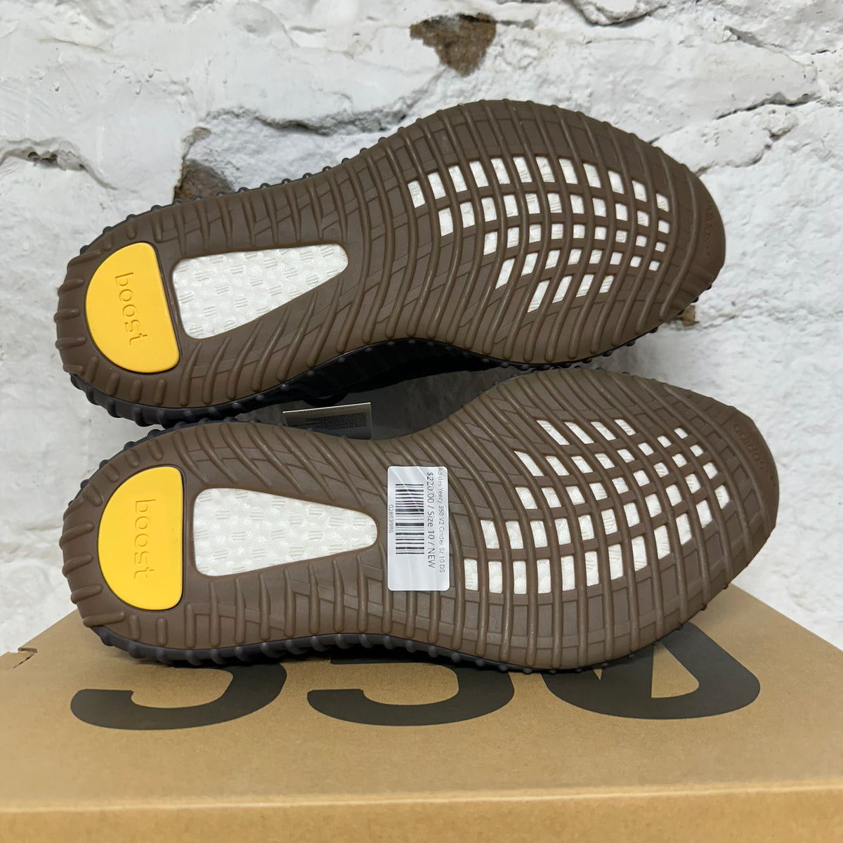 Yeezy 350 V2 Cinder Sz 10 DS