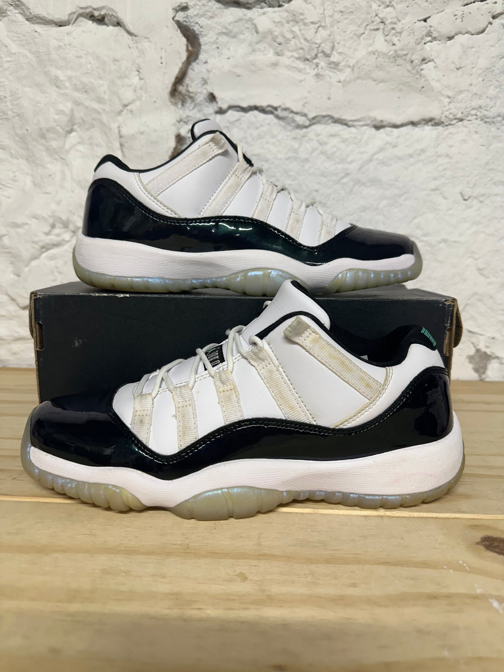 Air Jordan 11 Low Emerald Sz 7Y
