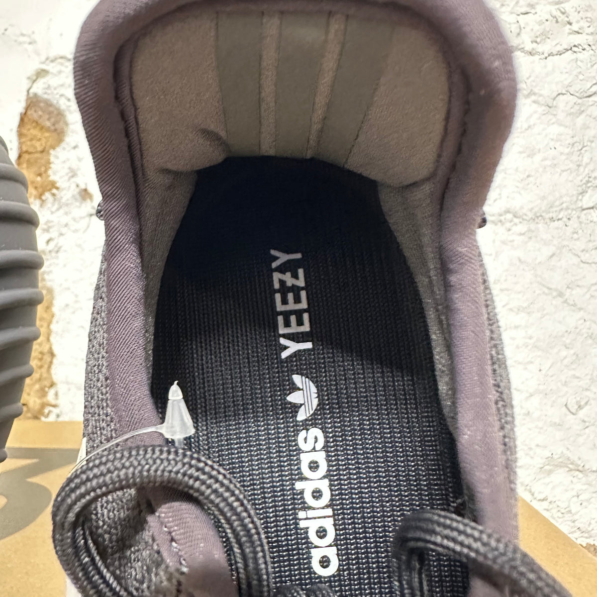 Yeezy 350 V2 Cinder Sz 10 DS