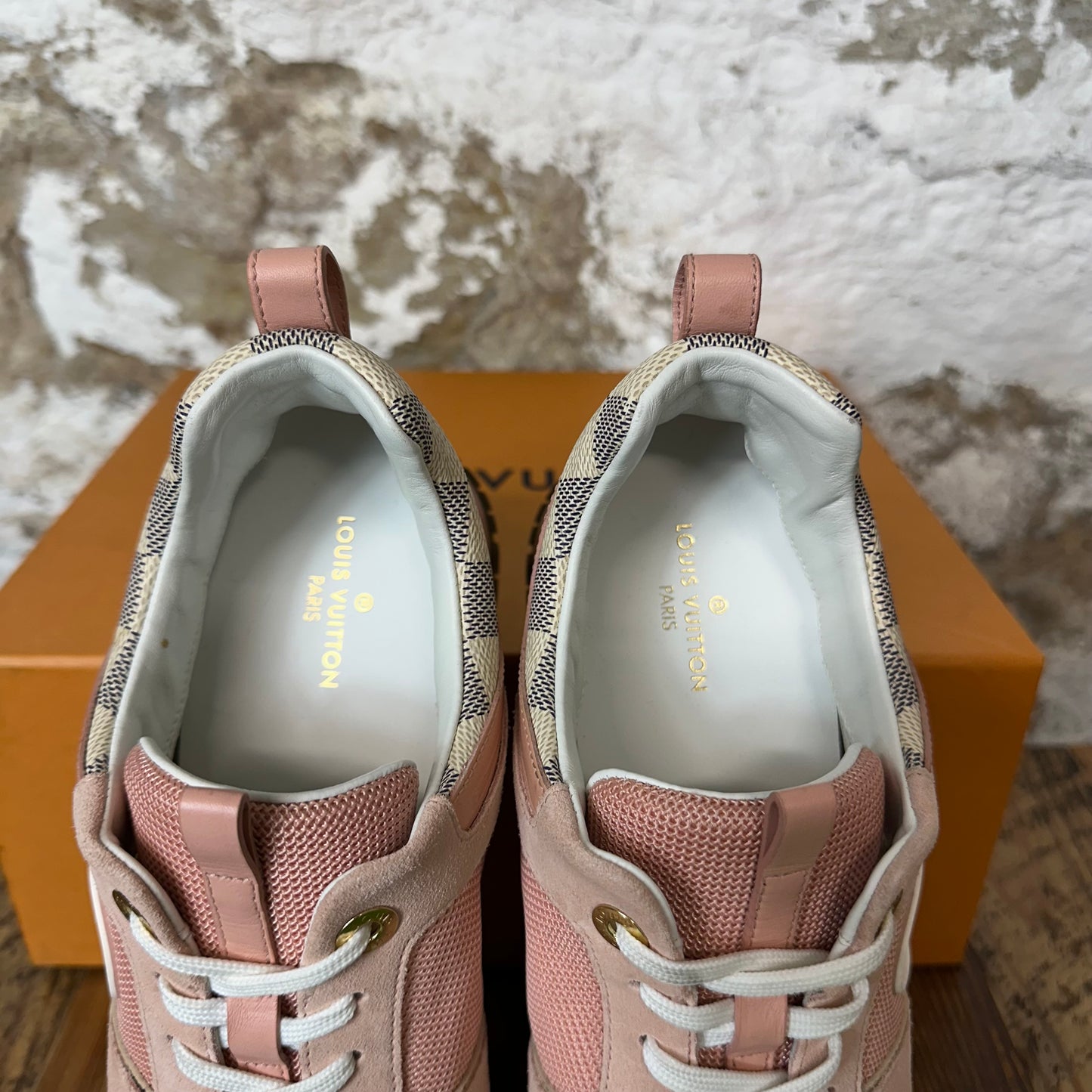 Louis Vuitton Damier Azur Pink Suede Runaway Sneaker Sz 7 (40)