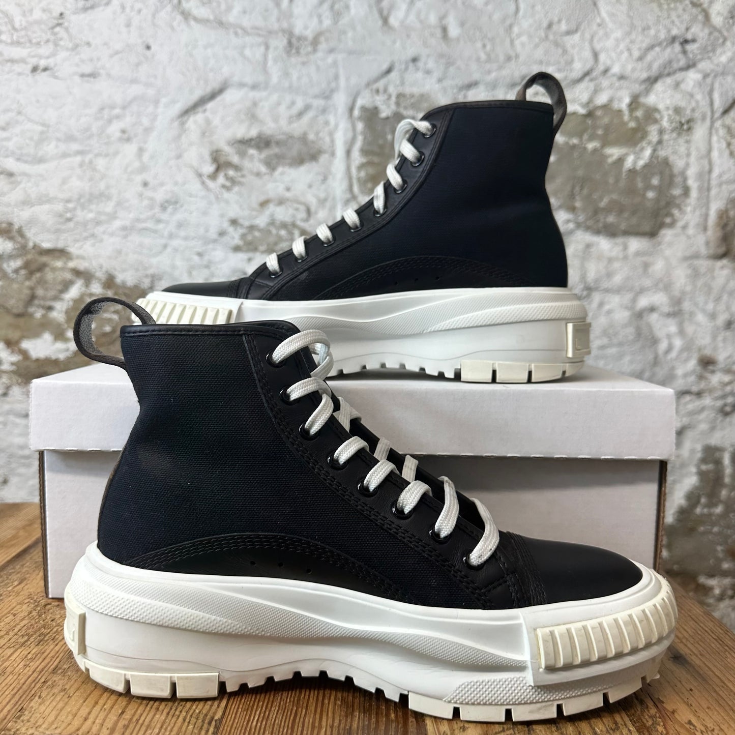 Louis Vuitton High Black White Squad Sneaker Sz 6 (38)