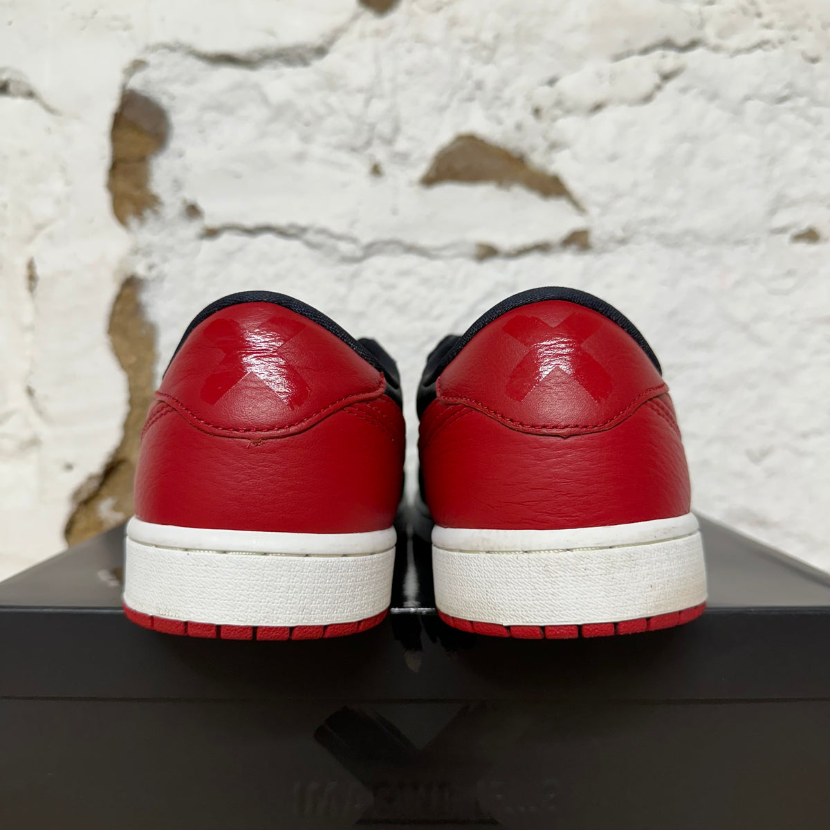 Air Jordan 1 Low OG Banned Sz 9.5