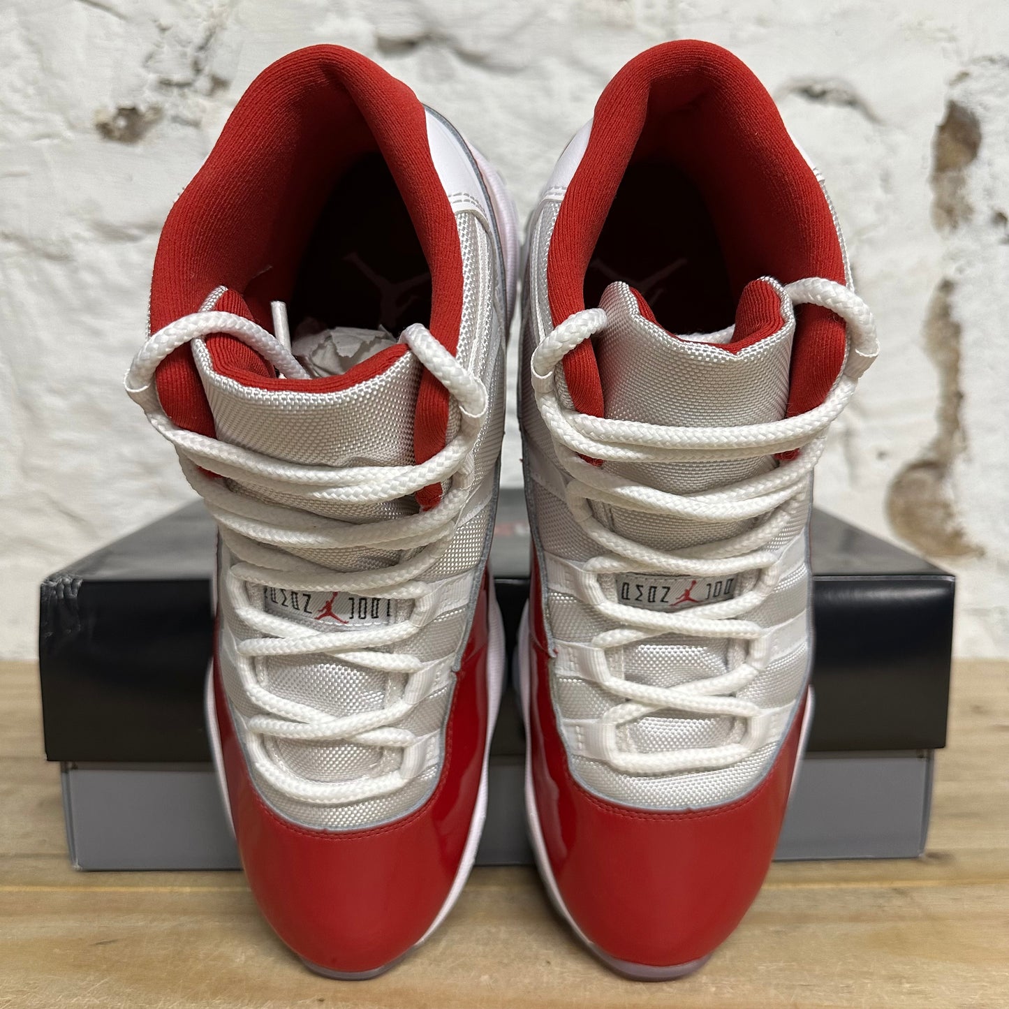 Air Jordan 11 High Cherry Sz 9.5
