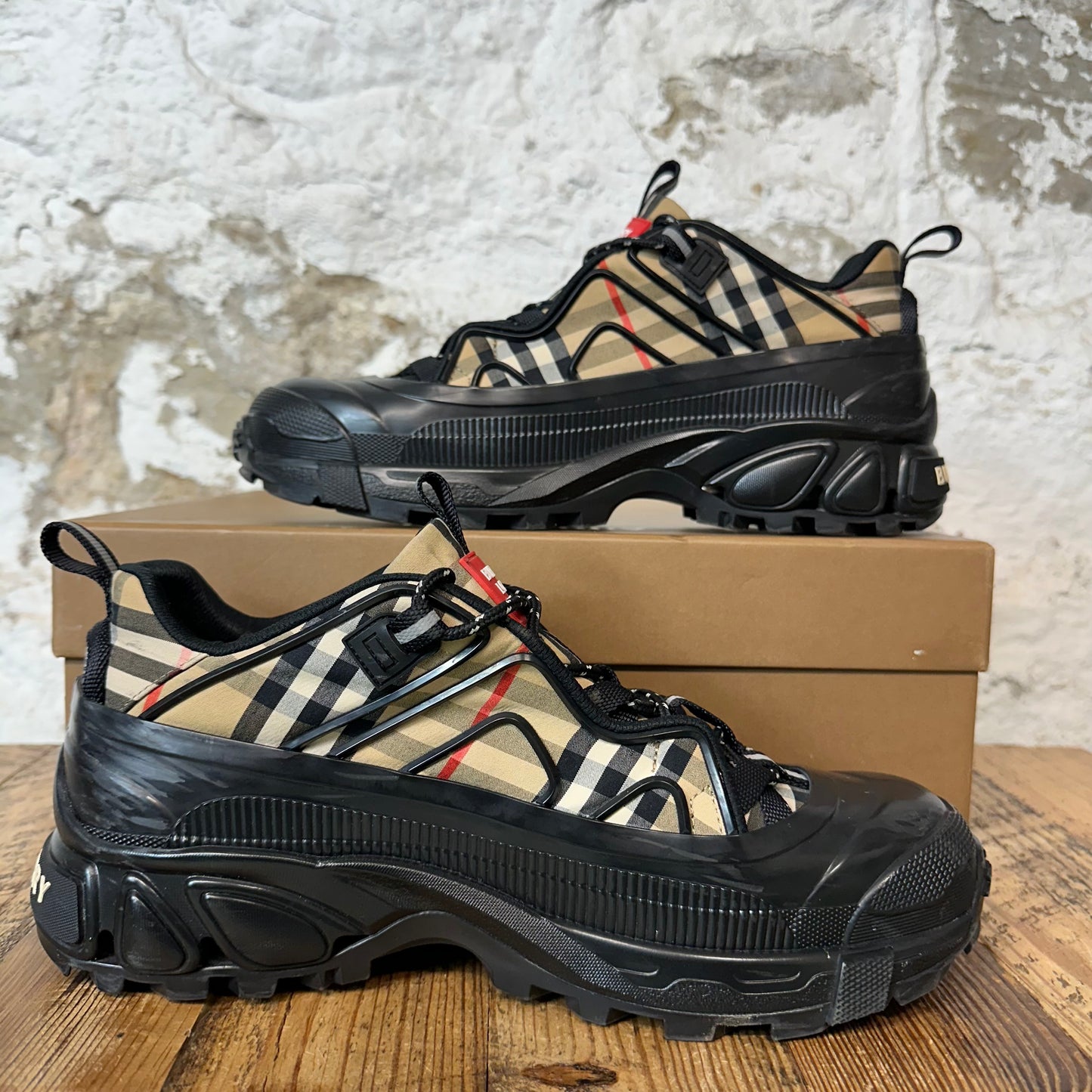 Burberry Arthur Tan Plaid Black Sneaker Sz 10 (43)