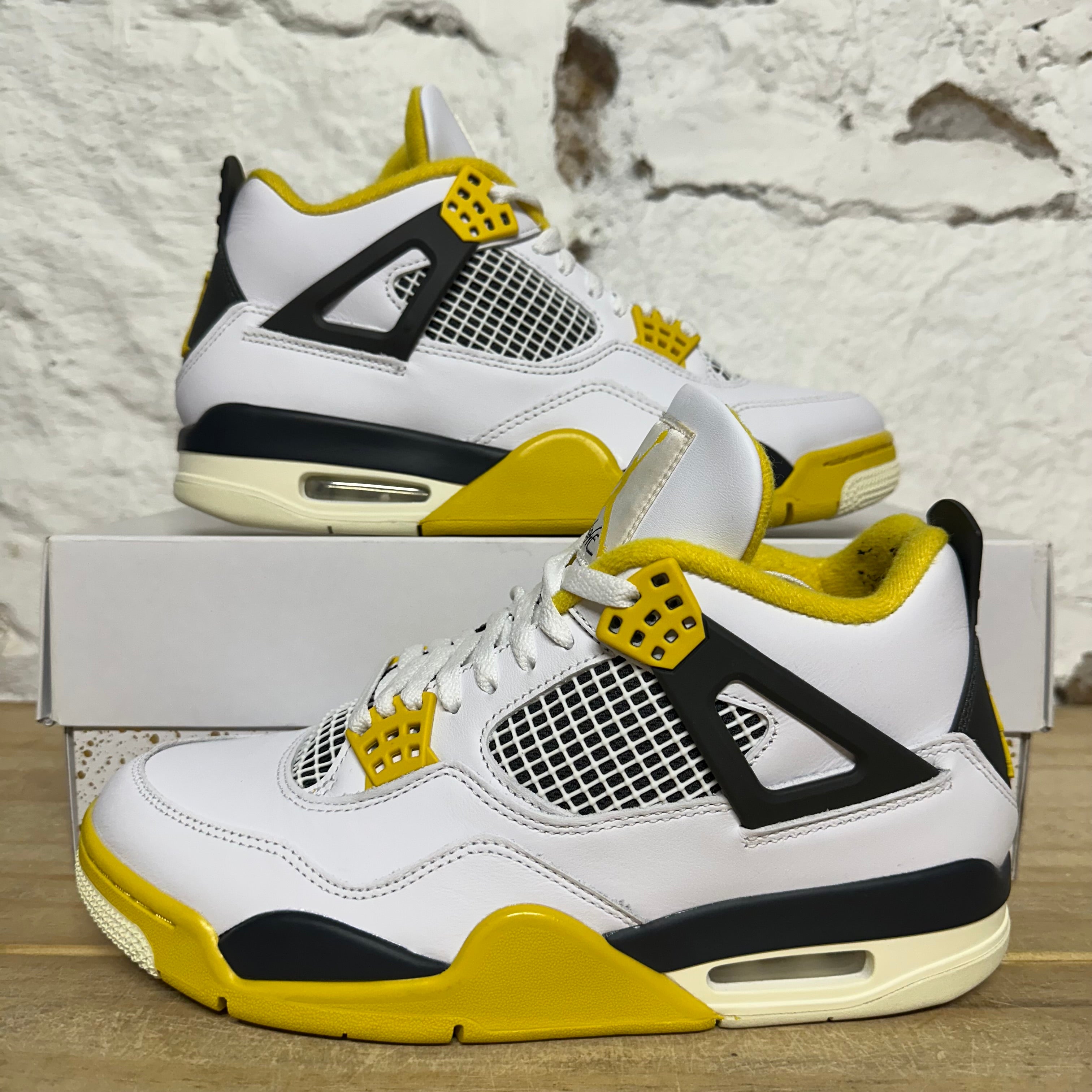 Air Jordan 4 Vivid Sulfer Sz 8.5 (10W)