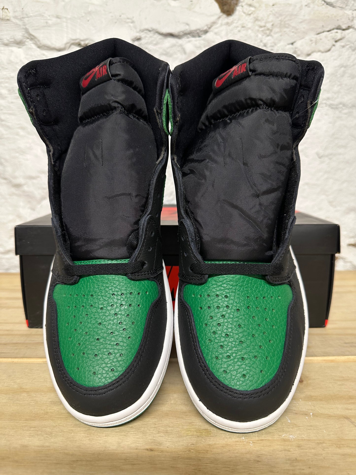 Air Jordan 1 High Pine Green Sz 11.5 DS