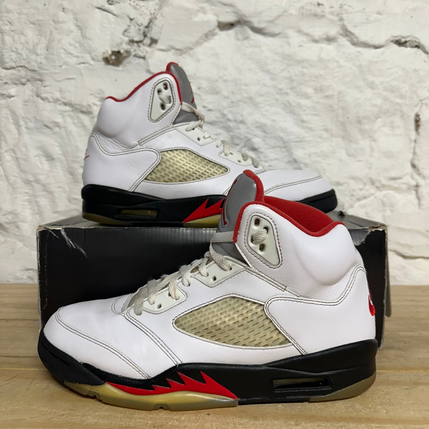 Air Jordan 5 Fire Red Sz 9.5