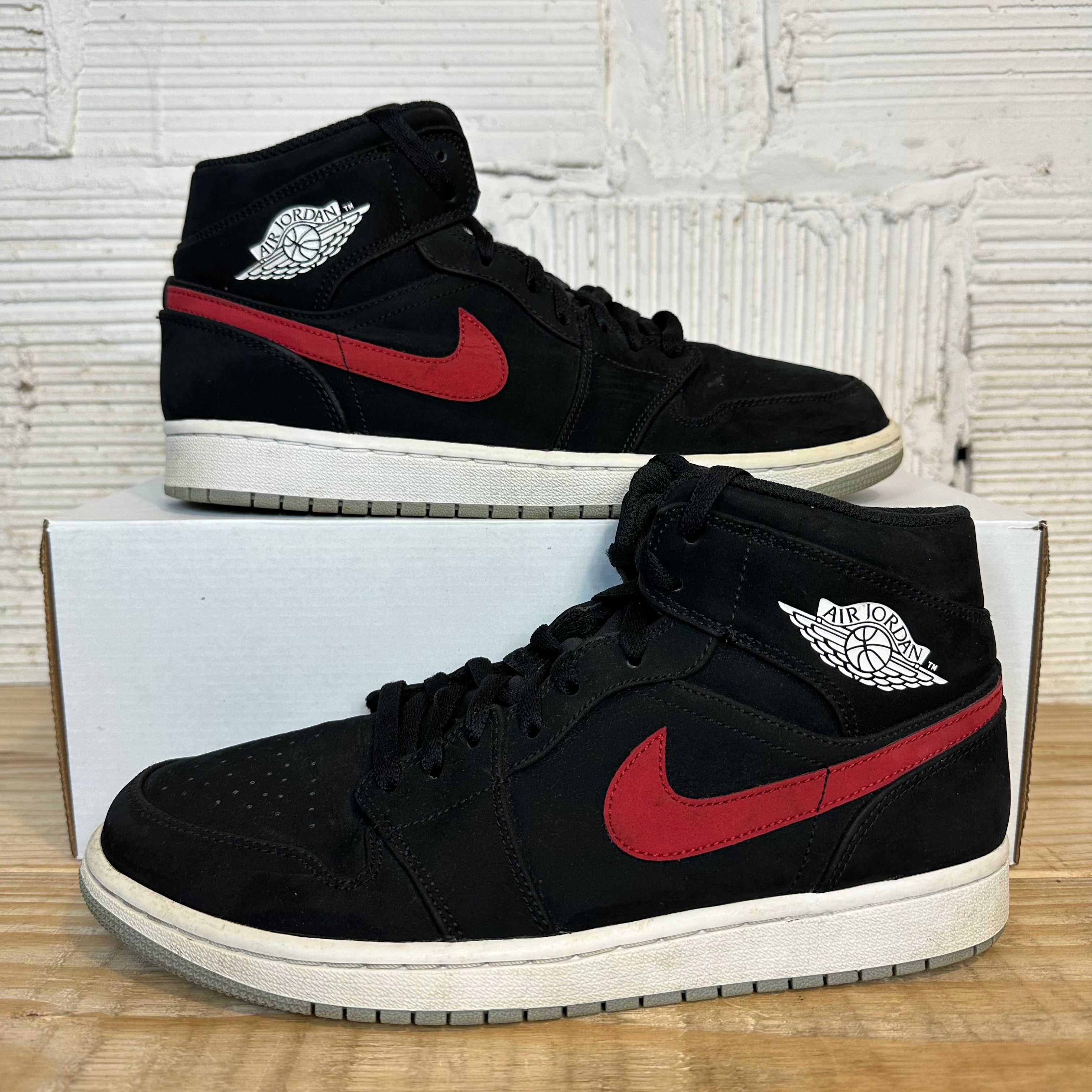 Air Jordan 1 Mid Multi Color Swoosh Sz 9.5