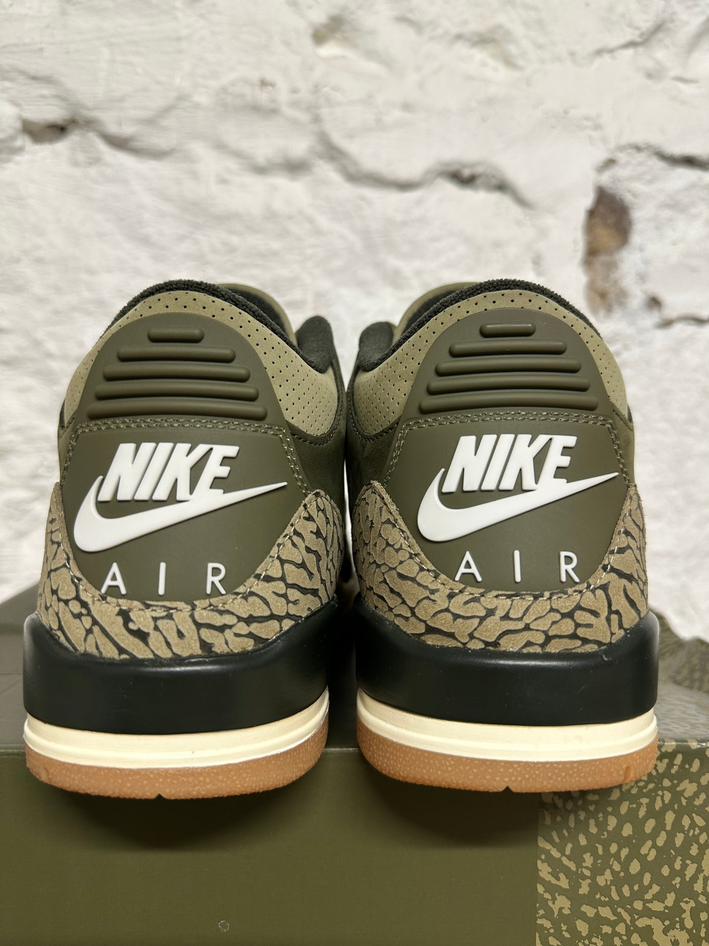 Air Jordan 3 Family Affair Sz 8.5