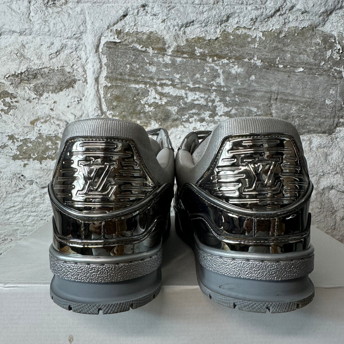 Louis Vuitton Silver Trainer Sneaker Sz 10.5 (9LV)