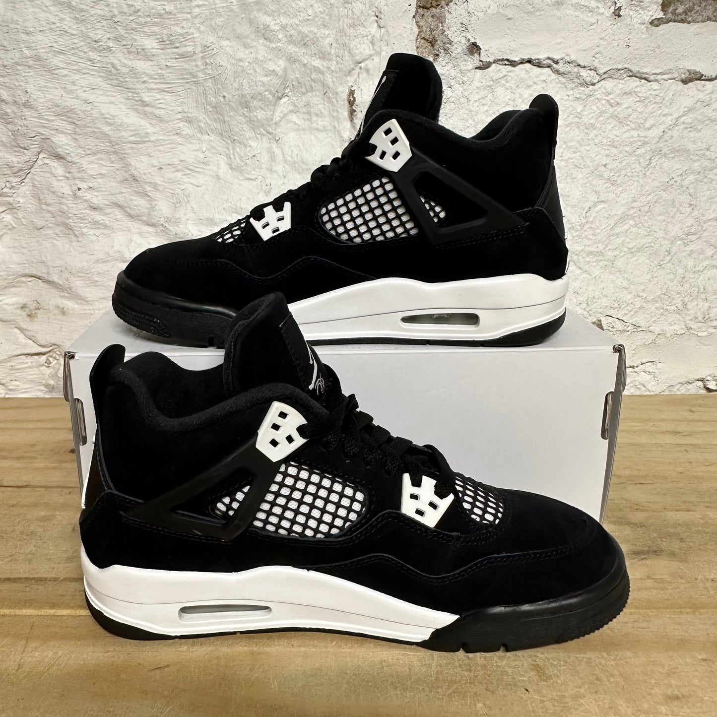Air Jordan 4 White Thunder Sz 7Y