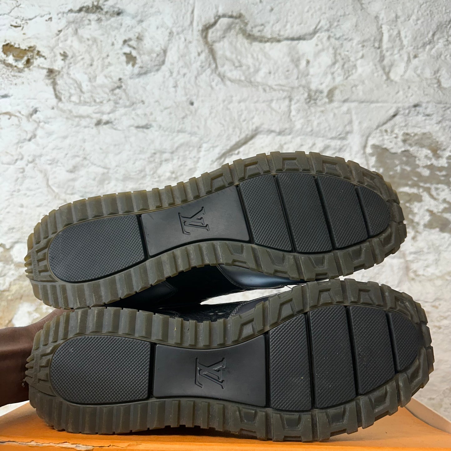 Louis Vuitton Black Monogram Silver Runaway Sneaker Sz 10.5 (9LV)