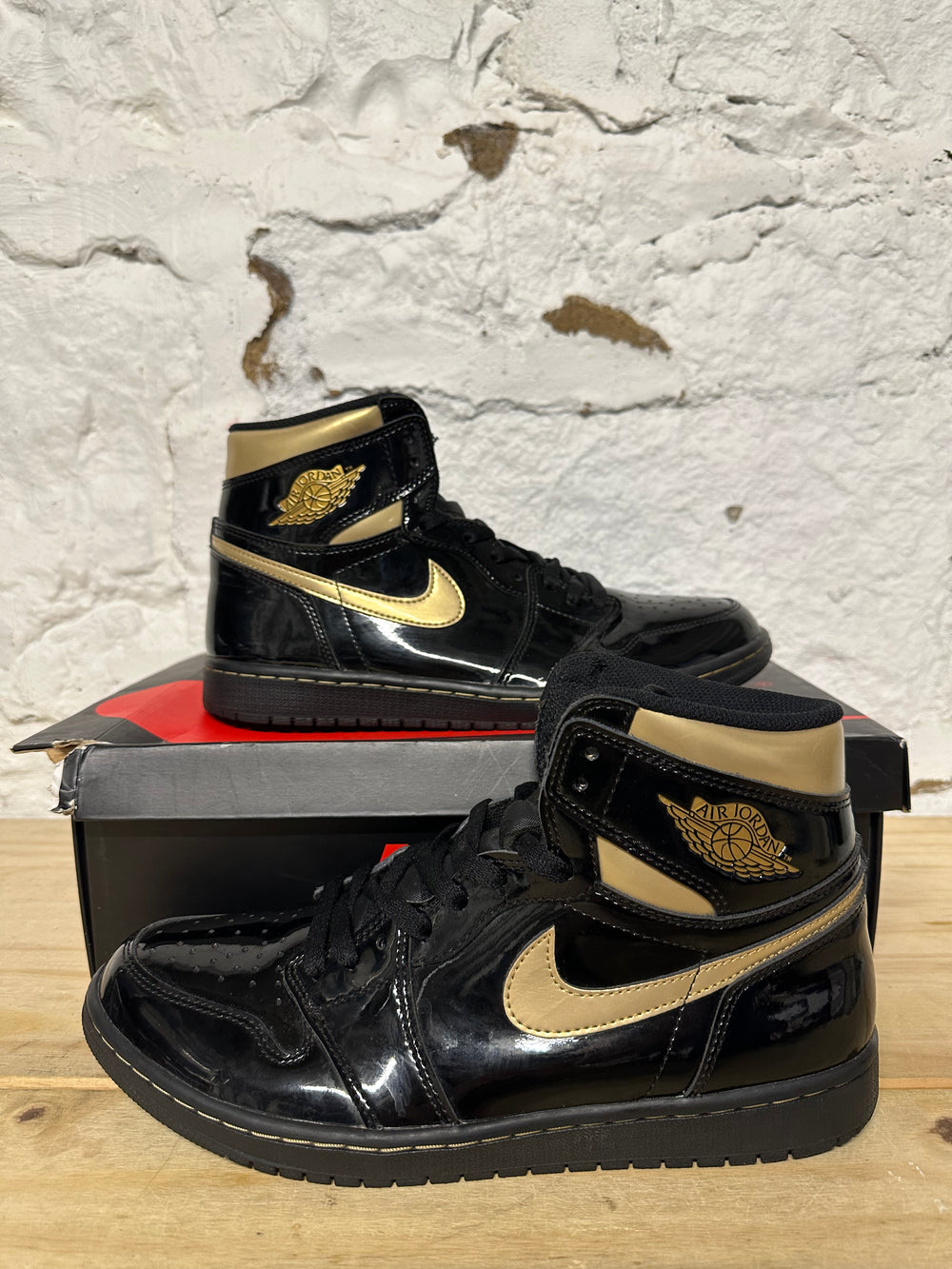 Air Jordan 1 High Black Metallic Gold Sz 10.5