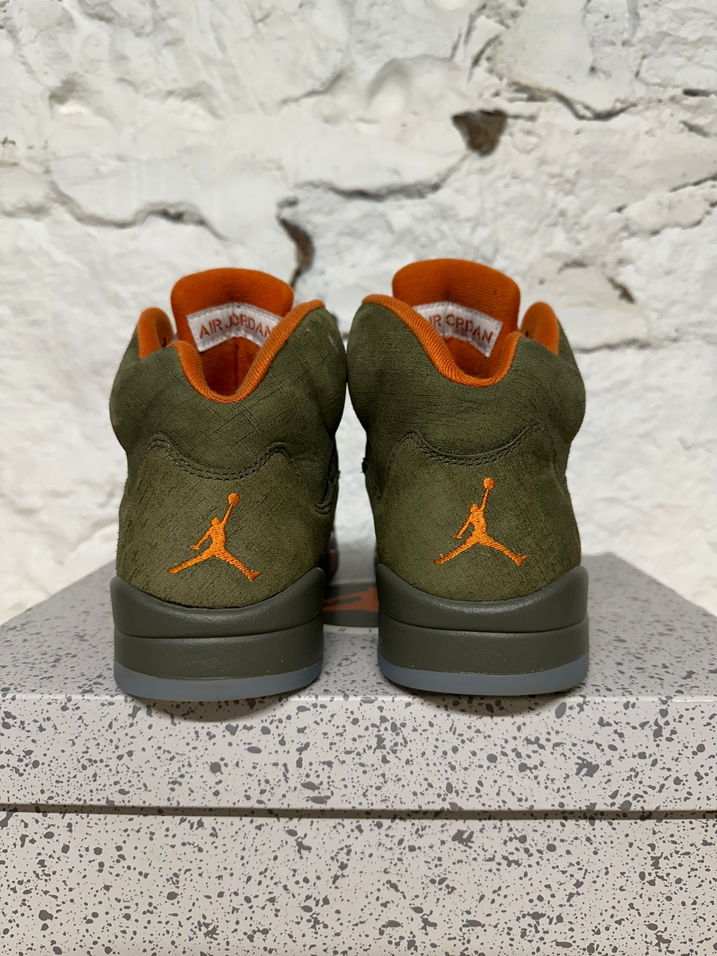 Air Jordan 5 Olive Sz 8.5