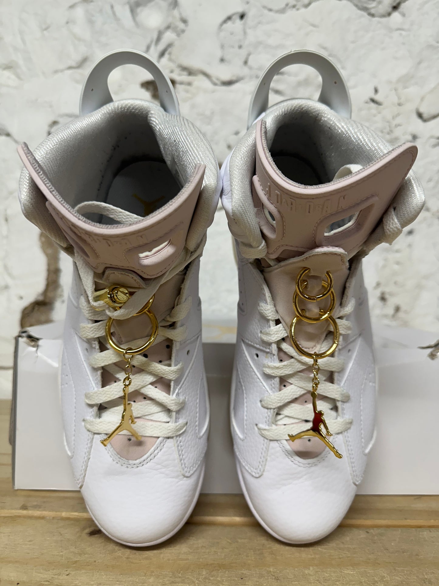 Air Jordan 6 Gold Hoops Sz 9 (10.5W)