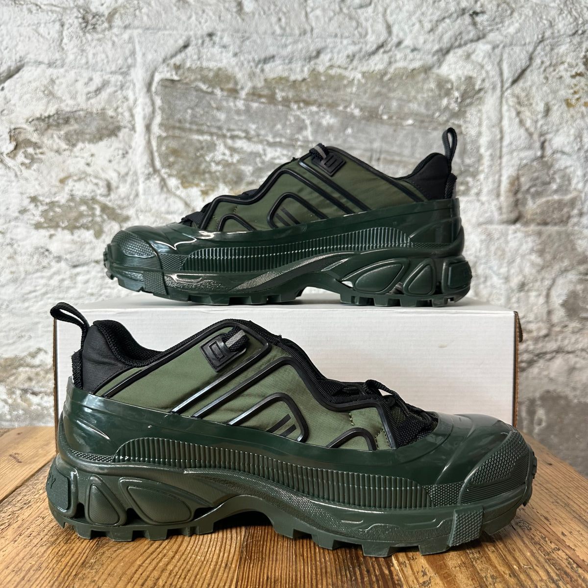 Burberry Arthur Olive Green Yellow Spellout Sneaker Sz 10.5 (43.5)
