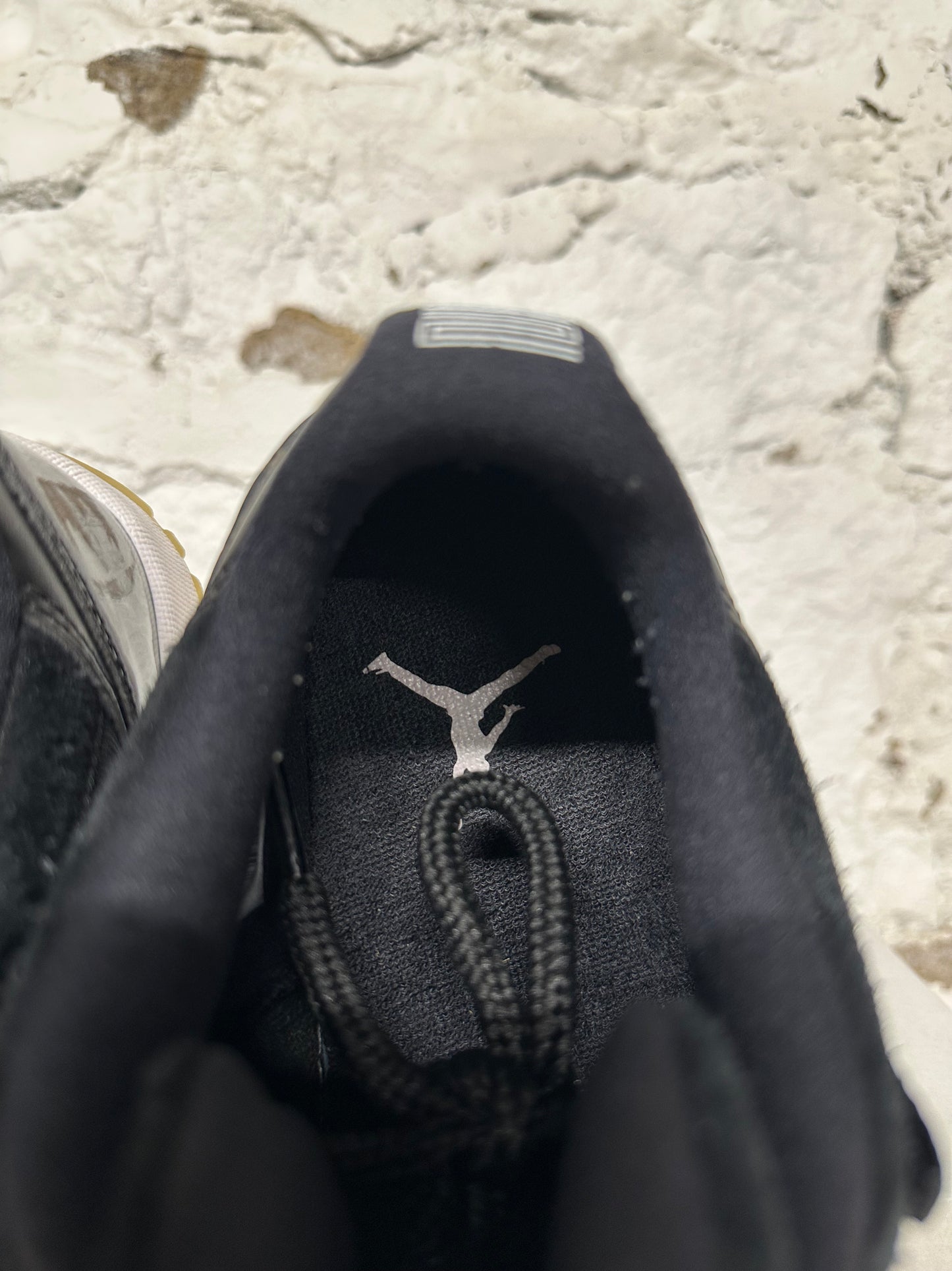 Air Jordan 11 Low Barons Sz 9