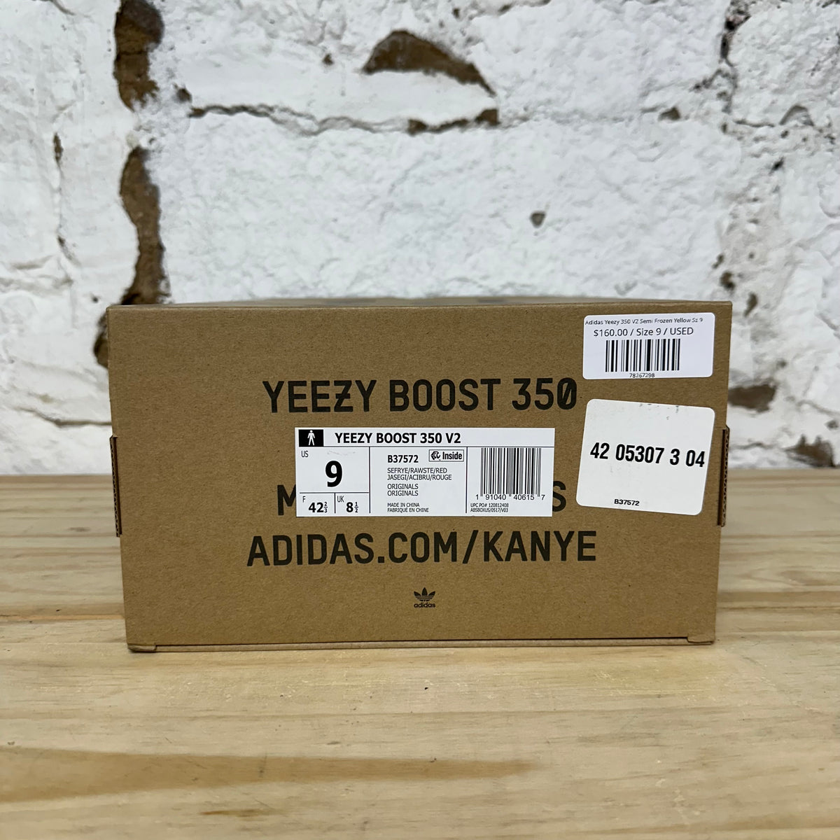 Yeezy 350 V2 Semi Frozen Yellow Sz 9