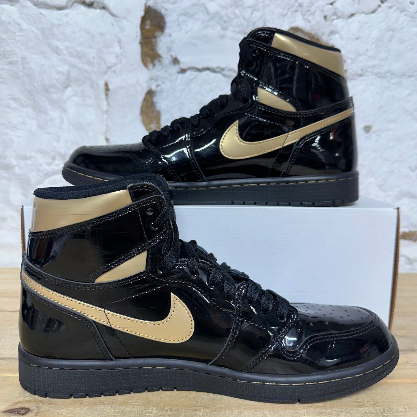 Air Jordan 1 High Metallic Gold (2020) Sz 10