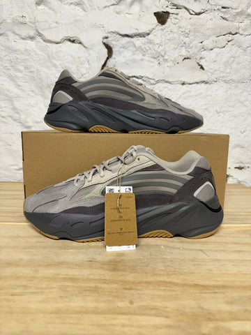 Yeezy 700 V2 Tephra Sz 11 DS