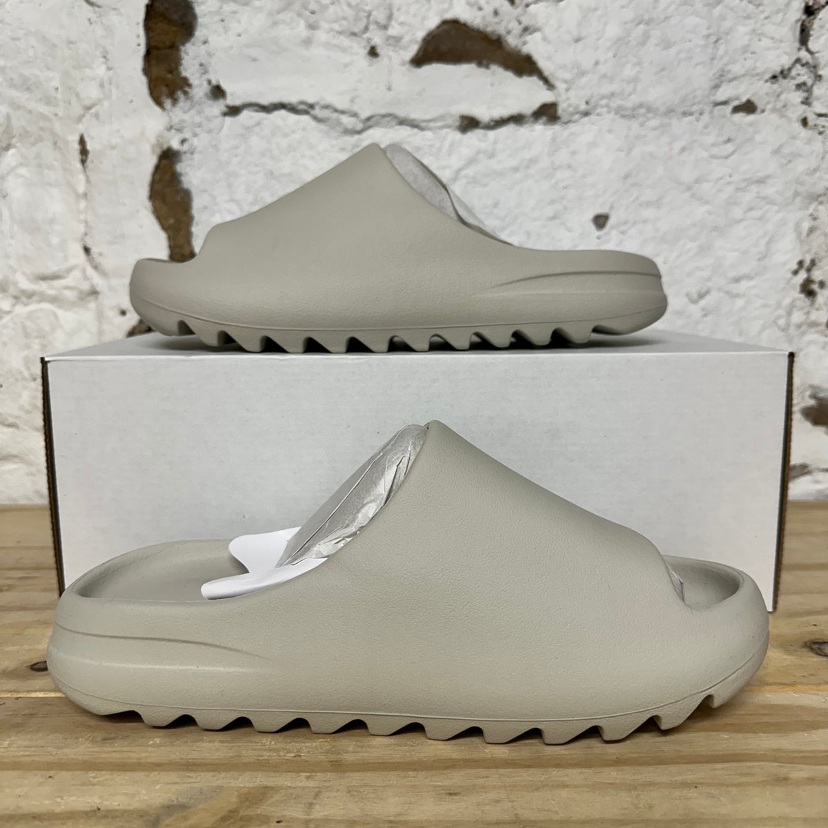 Yeezy Slide 01 Cream Sz 8 DS