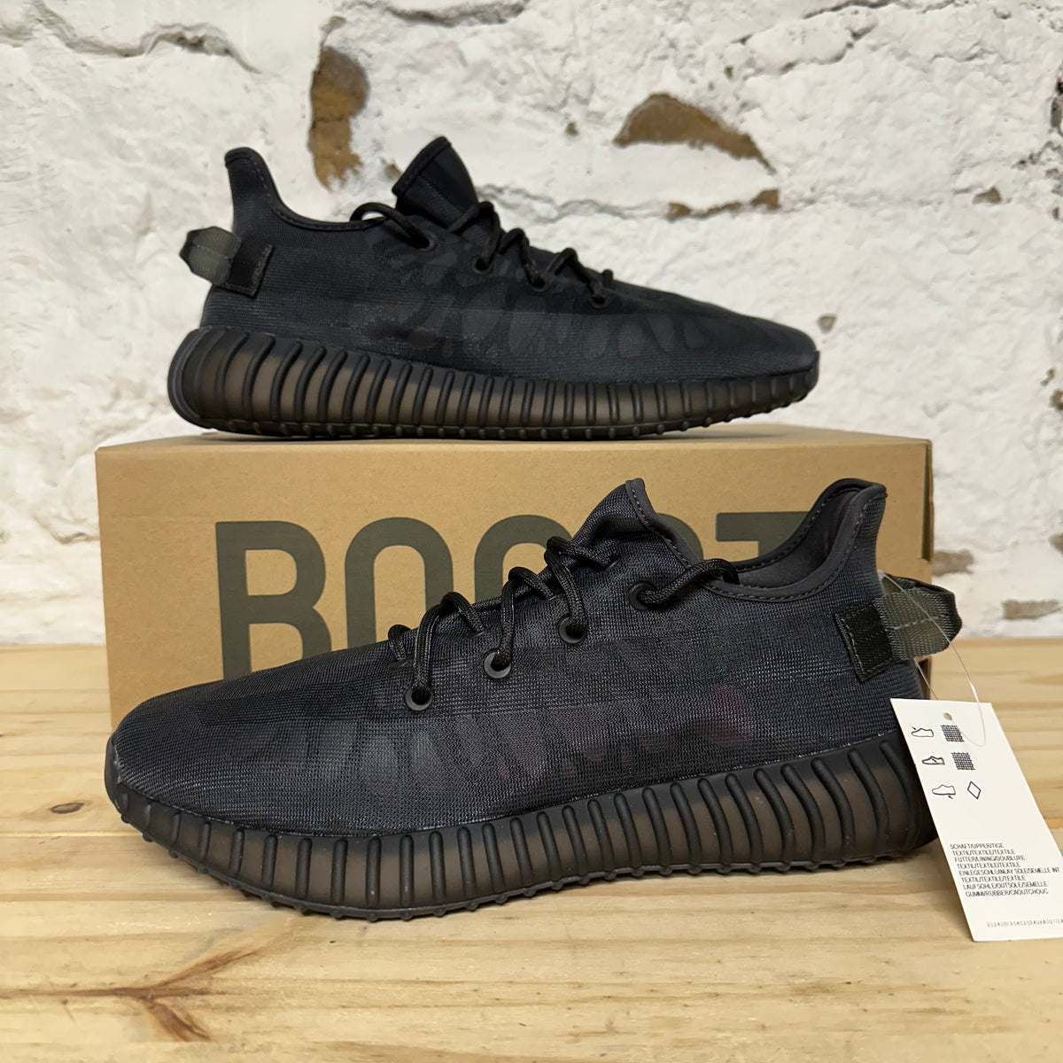 Yeezy 350 V2 Mono Cinder Sz 10 DS