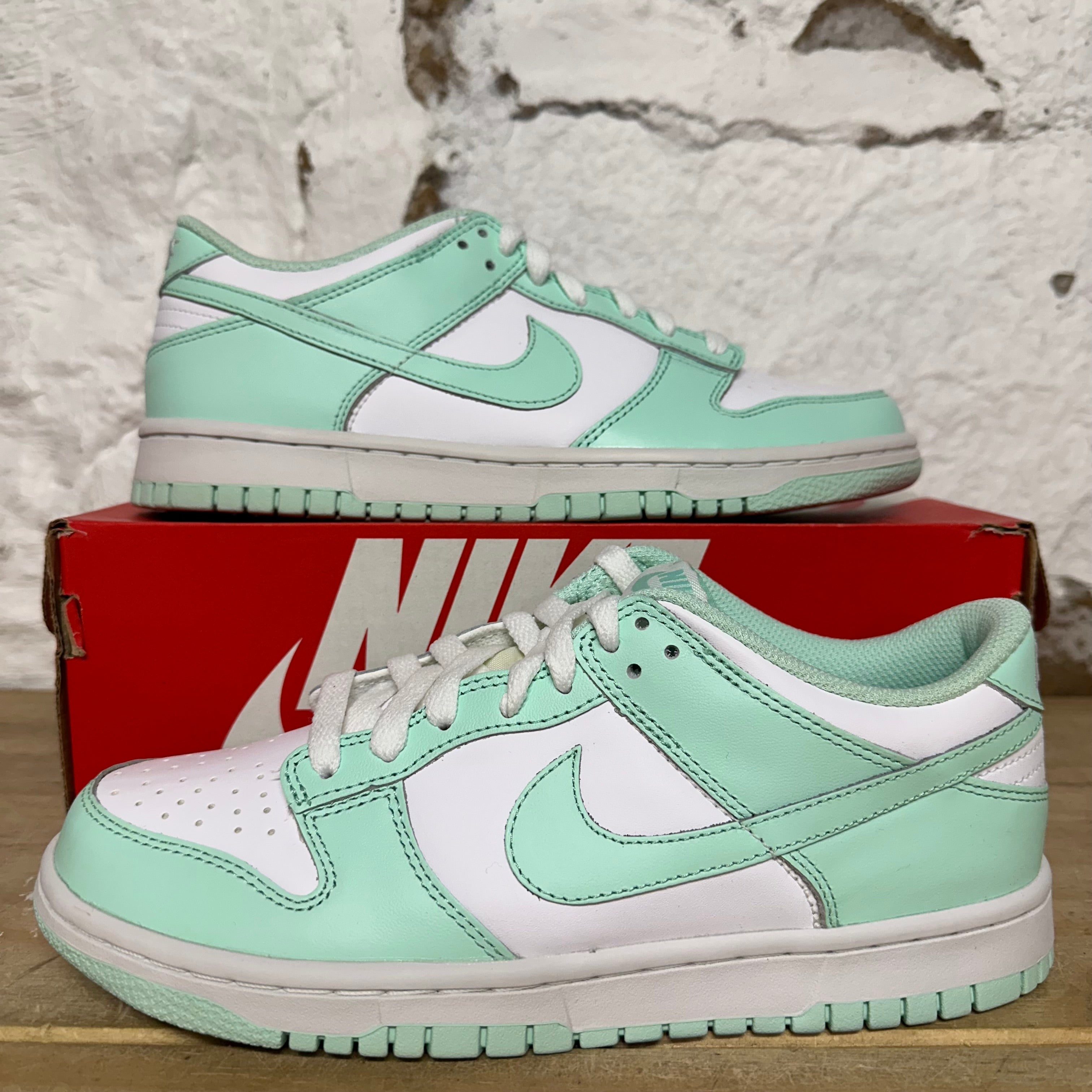Nike Dunk Low Mint Foam Sz 7Y DS