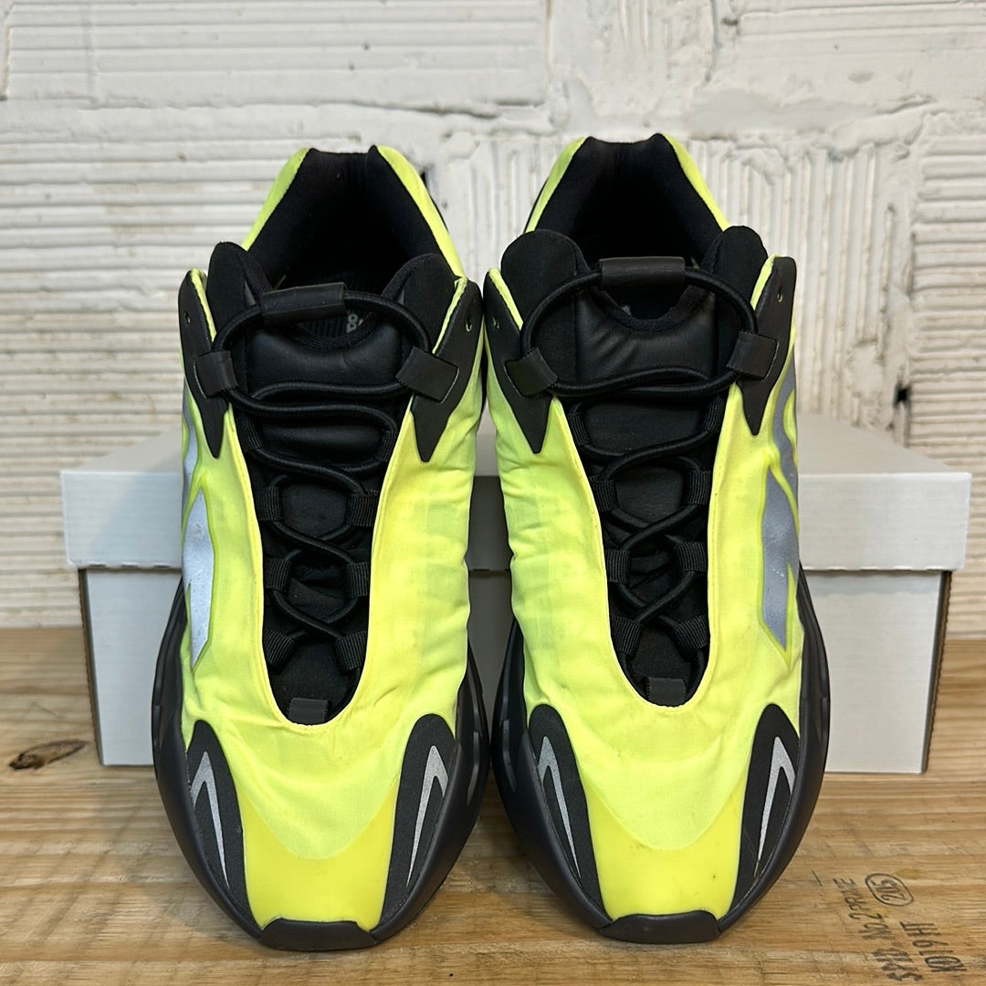 Yeezy 700 MNVN Phosphor Sz 8.5