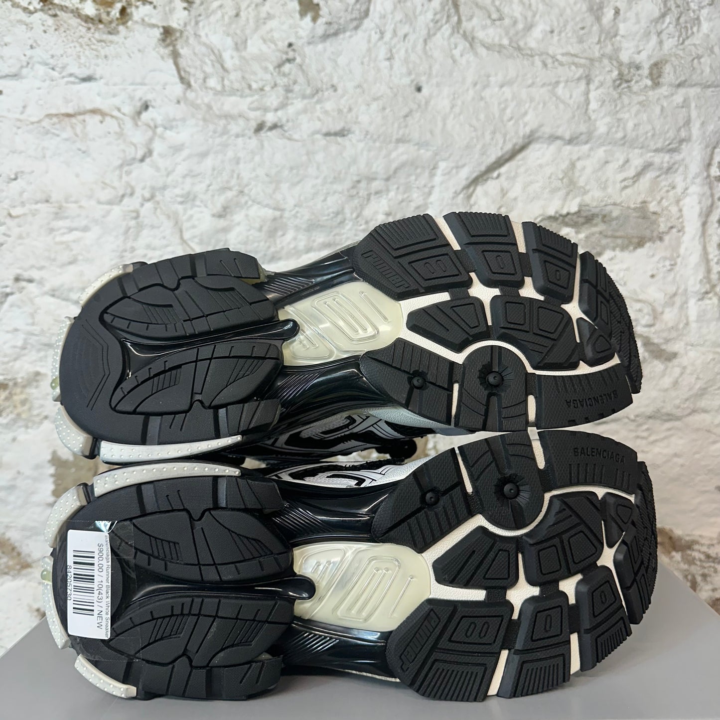 Balenciaga Runner Black White Sneaker