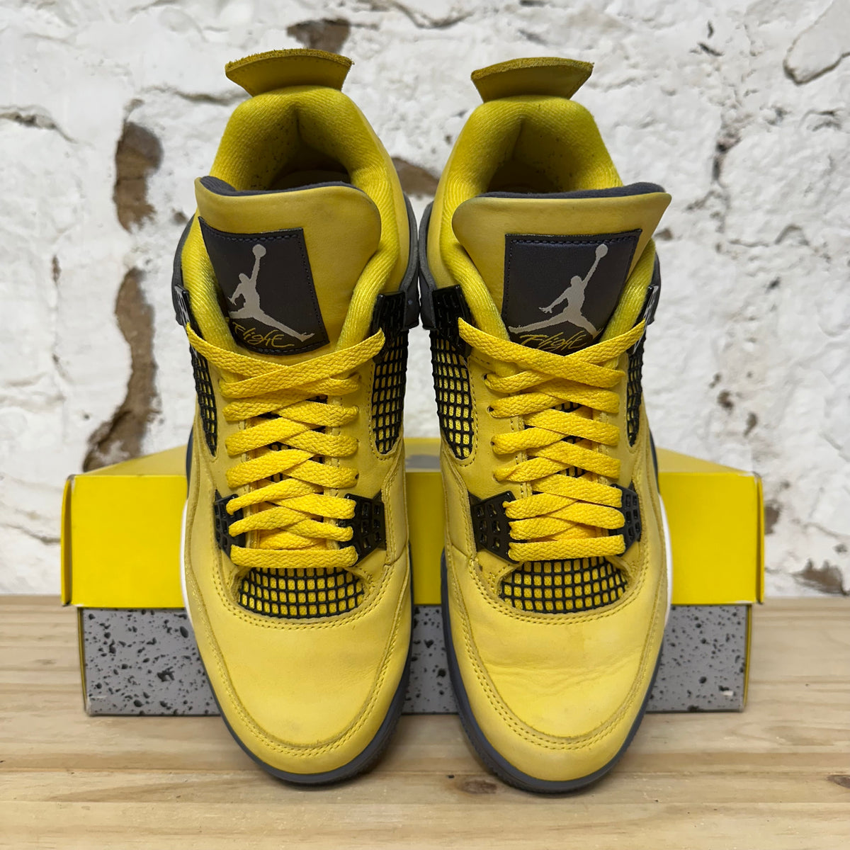 Air Jordan 4 Lightning (2021) Sz 9
