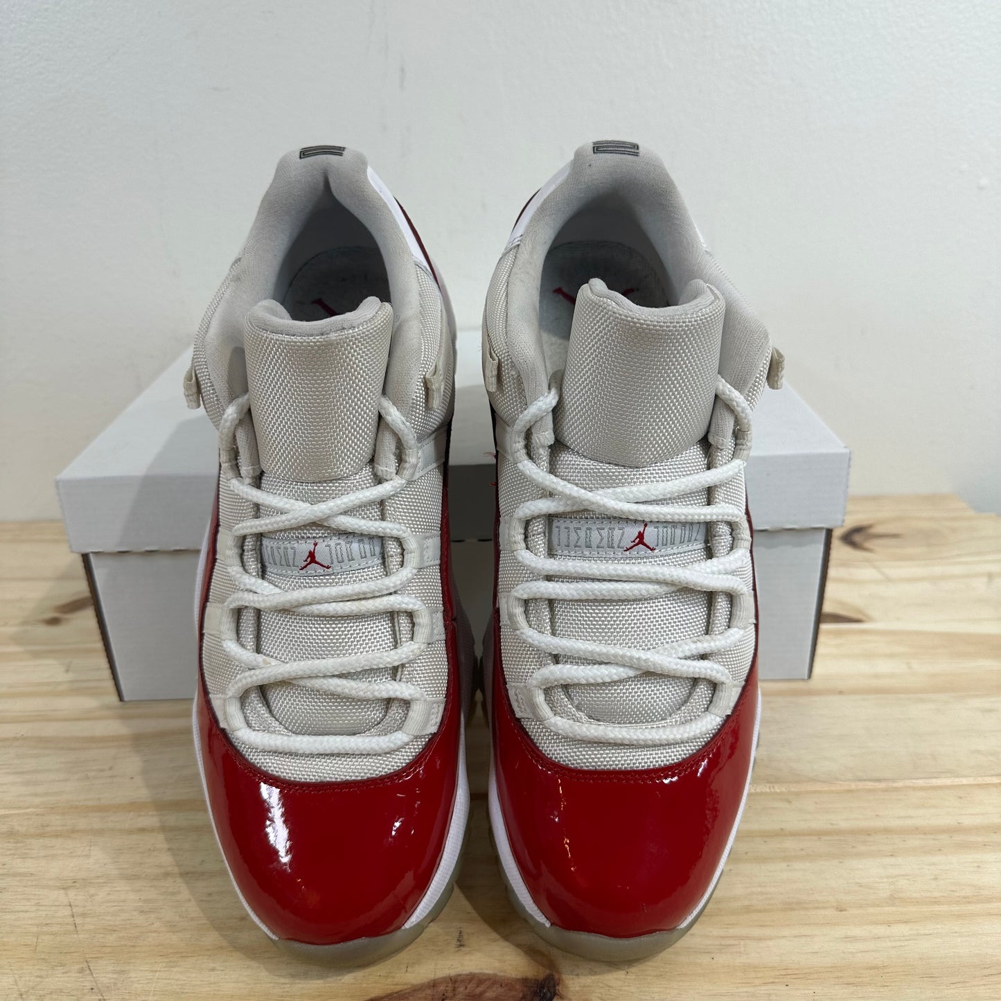 Air Jordan 11 Low Cherry Sz 10