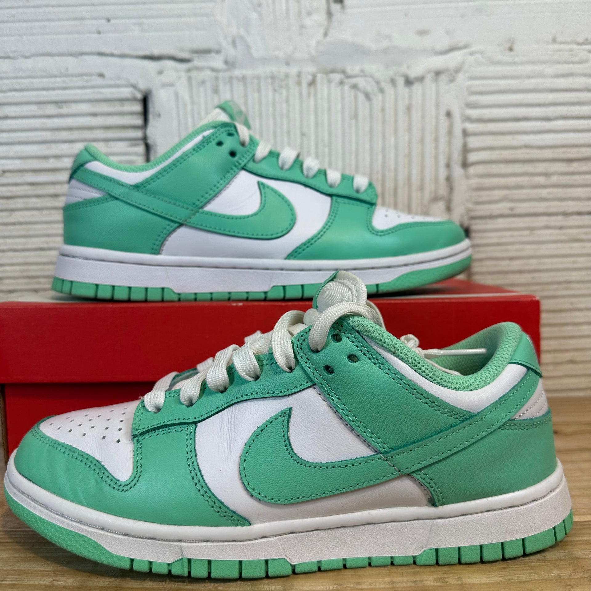 Nike Dunk low Green Glow Sz 5.5 (7W) – The Gallery Online