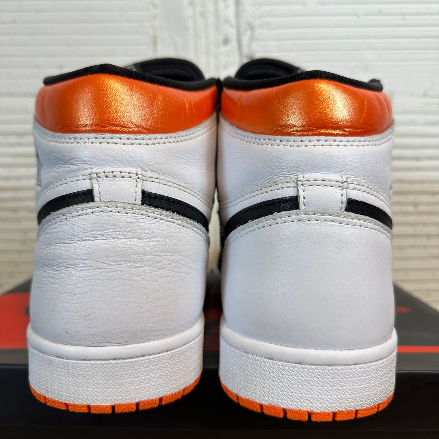 Air Jordan 1 Retro High OG Electric Orange Sz 10