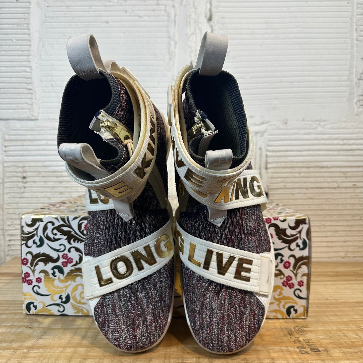 Nike LeBron 15 Lifestyle KITH Stained Glass Sz 10.5